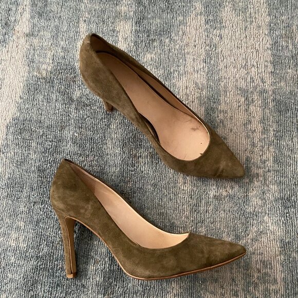 Banana Republic Olive Green Suede Heels 4 in heels sz 8 M - Picture 3 of 9